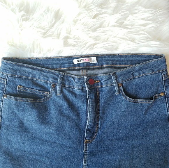 ☘️Plus Size Skinny Jean - Picture 3 of 5